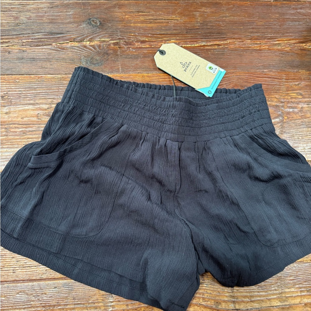 Prana Black fernie Smocked Women's size small Shorts NEW WITH TAGS